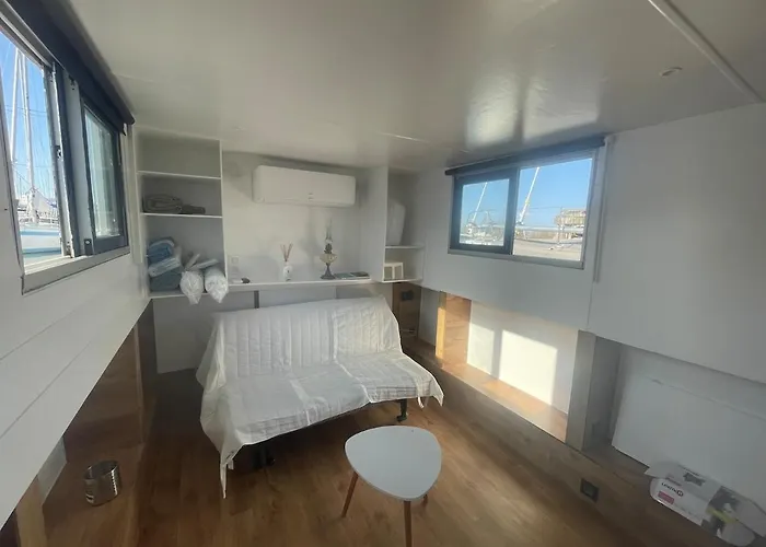 Båthotell Peniche *